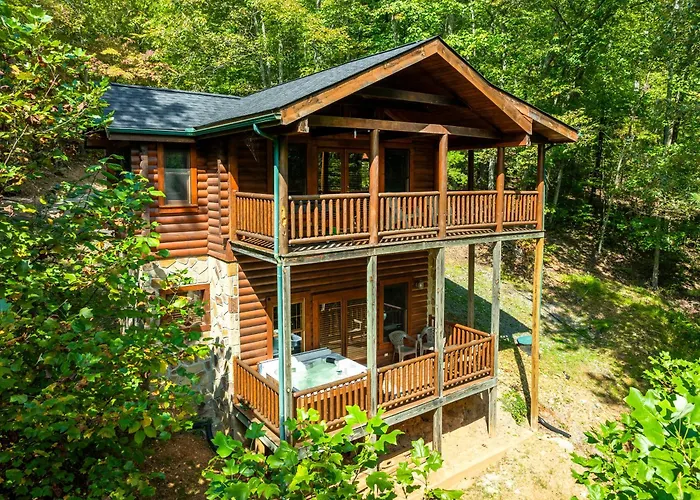 Briar Brook - Private Smoky Mountain Luxury Log Home With 2 Fireplaces, Hot Tub & Community Pool